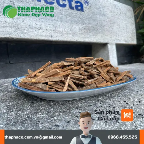 Cảm nhận độ cứng và mùi hương đặc trưng của Hậu Phác thật