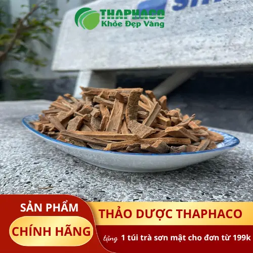 Thử Hậu Phác với nước để nhận biết hàng thật