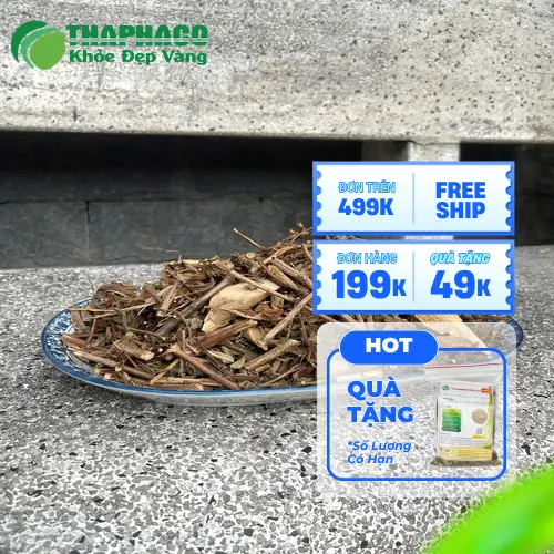 Quá trình đun sôi hương nhu khô để tạo nước gội