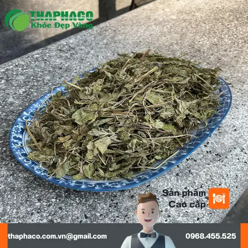 Pha trà lá bạc hà thư giãn và hỗ trợ tiêu hóa