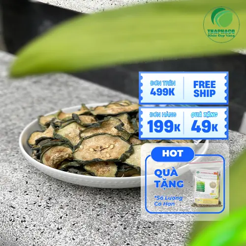Nồi trà bí đao đang hầm cùng lá dứa và la hán quả tạo hương vị tự nhiên