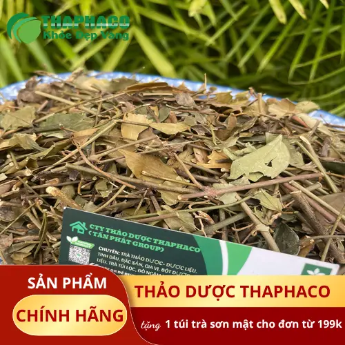Hình ảnh tách trà vằng ấm nóng, tượng trưng cho sự chăm sóc sức khỏe
