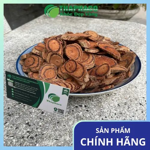 Nhiều lát Kê Huyết Đằng khô xếp chồng lên nhau