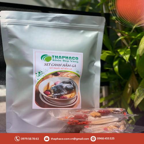Món gà ác tiềm thảo dược bổ dưỡng cho gia đình